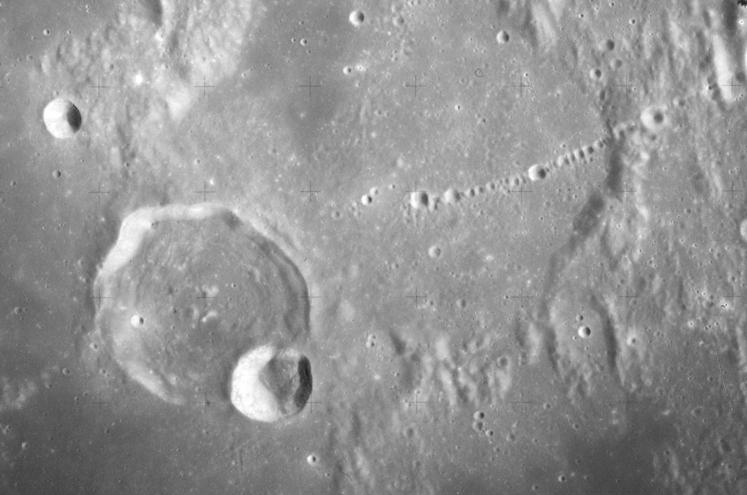 Kraterkette auf dem Mond (Catena Davy)